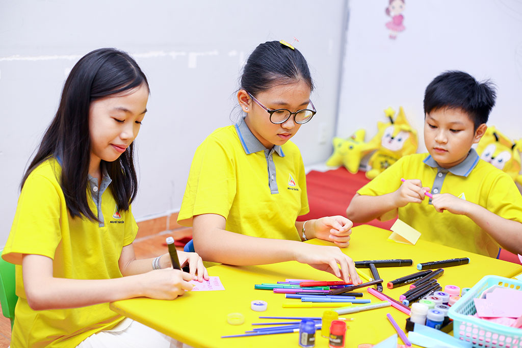 Super Youth giúp bé lớp 1 tự tin giao tiếp tiếng Anh giọng Mỹ như thế nào?