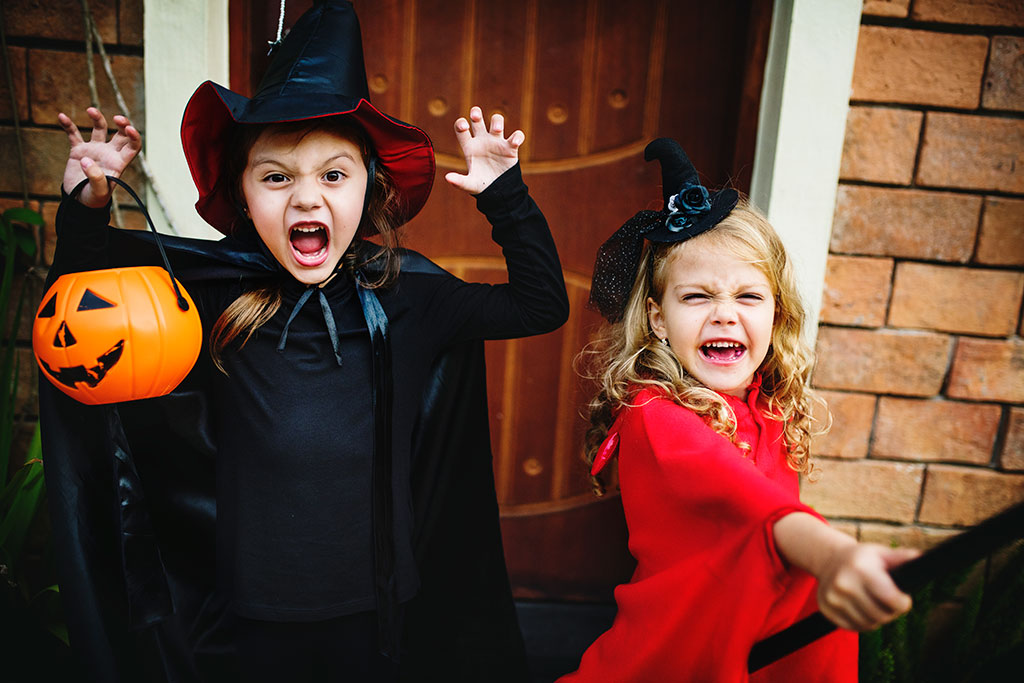 Nhóm từ vựng về hành động và tính từ Halloween