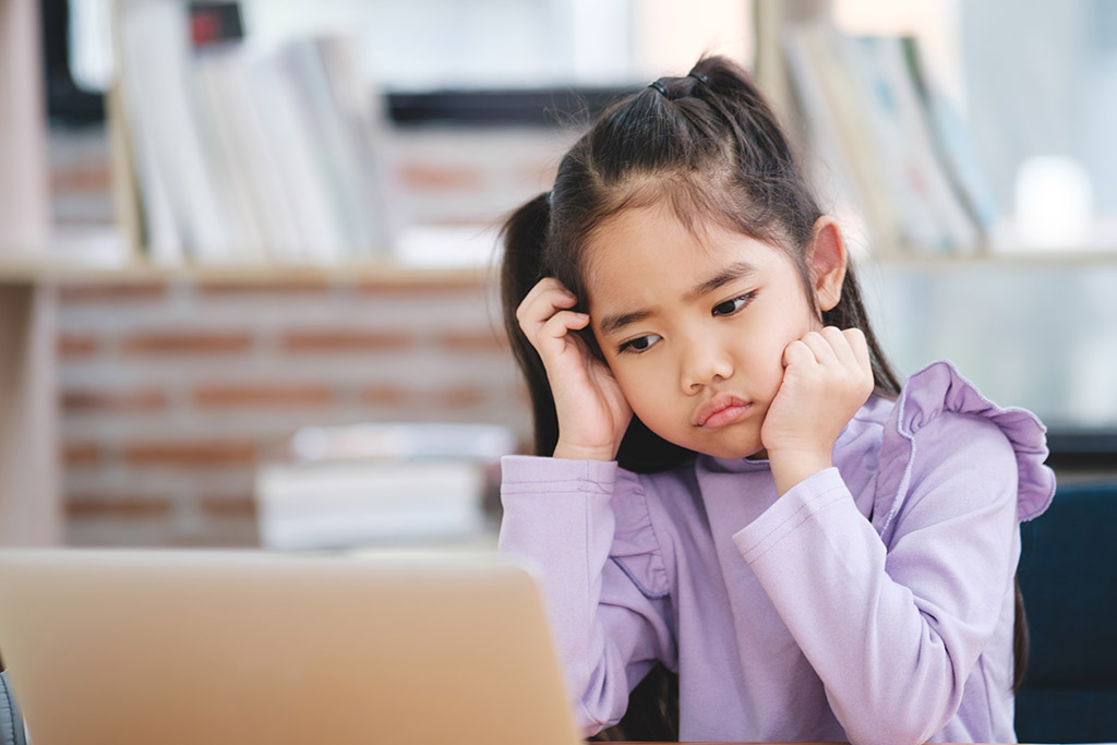 Tại sao bé lớp 3 thường gặp khó khăn khi giao tiếp tiếng Anh?