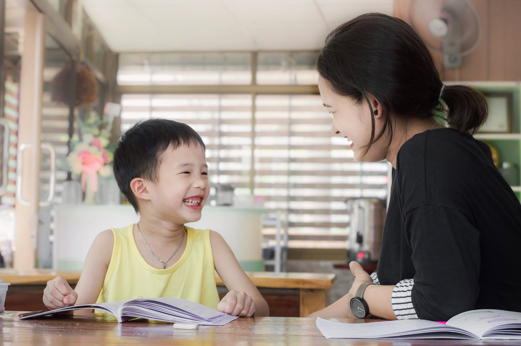 3 nguyên tắc giúp bé giao tiếp tự nhiên