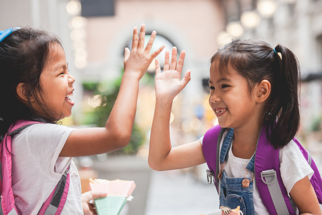 Nhóm câu hỏi chào hỏi và cảm xúc