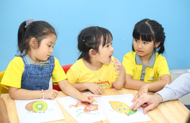 Cách dạy tiếng Anh giao tiếp cho trẻ em tại nhà qua 10 chủ đề