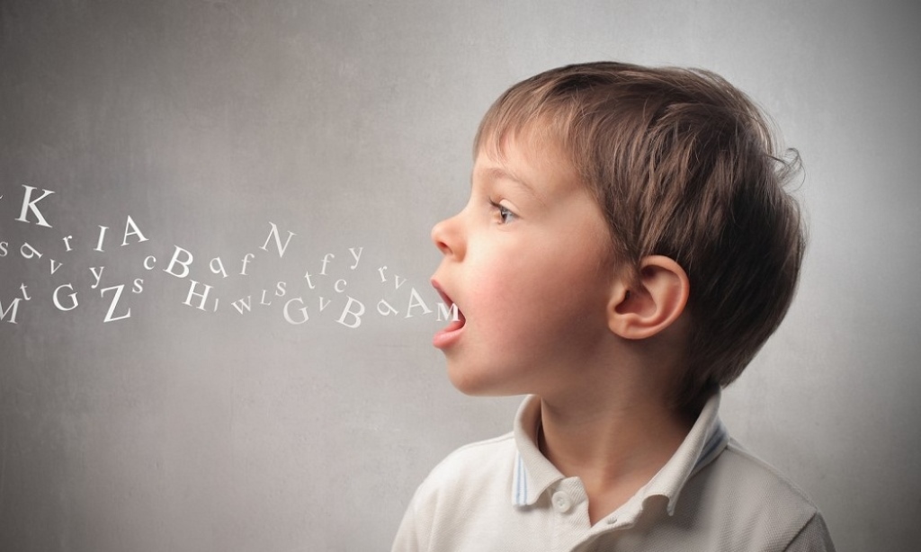 Học tiếng Anh giao tiếp sớm có khiến trẻ bị rối loạn ngôn ngữ không?