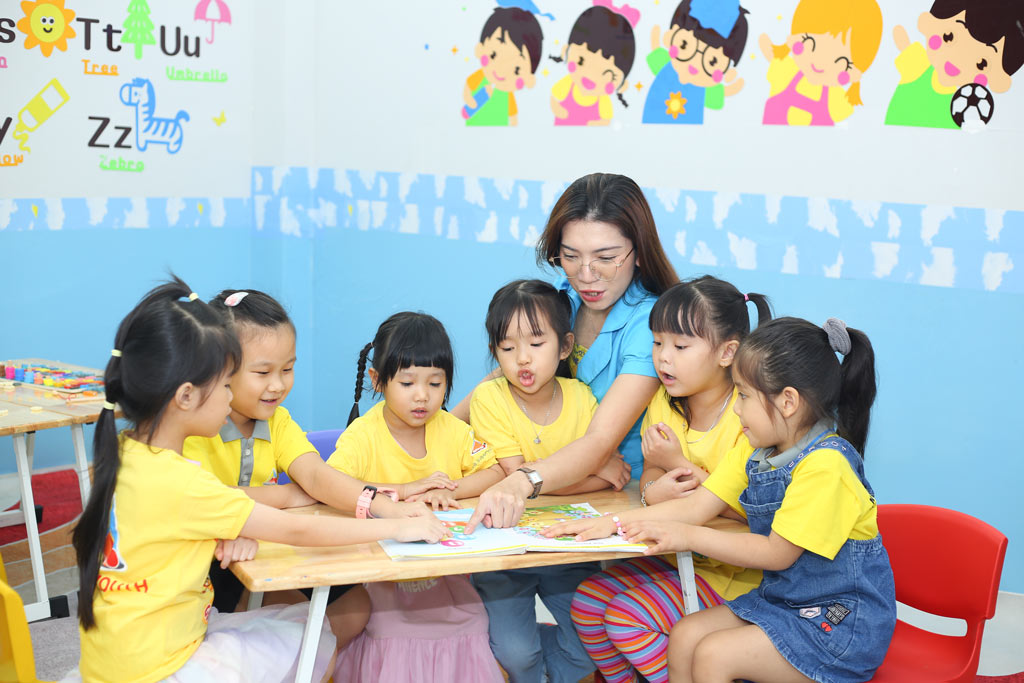 Đăng ký cho bé lớp tiếng Anh hè tại trung tâm chuyên nghiệp