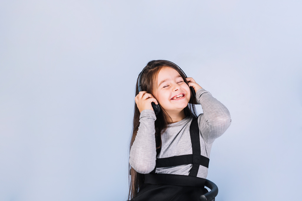 Học hát và nhảy theo giai điệu