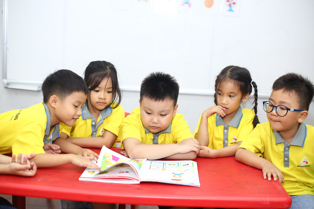 Lợi ích khi phụ huynh cho trẻ học tiếng Anh hè