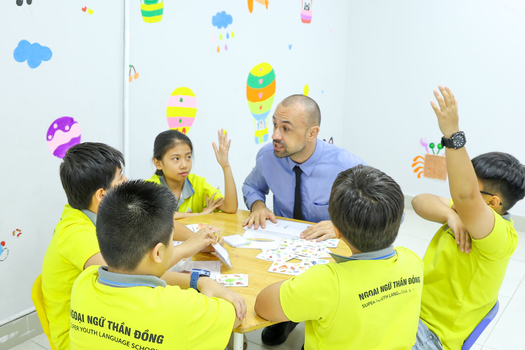 5 lợi ích thực tế khi cho trẻ tham gia khóa học tiếng Anh hè