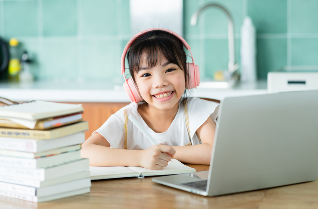 Phân tích hình thức học tiếng Anh hè online