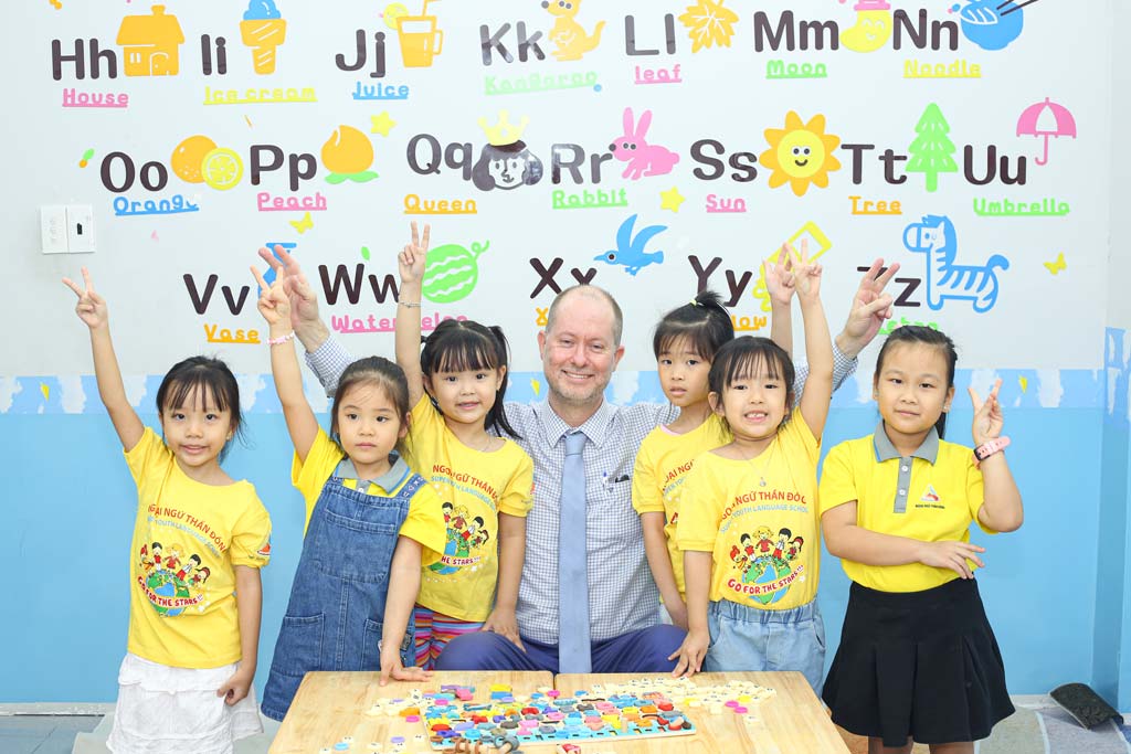 Phân tích lợi ích của việc học tiếng Anh hè offline